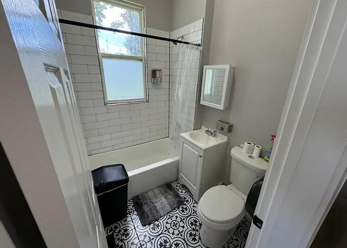 Privatunterkunft Beautiful Near Downtwon - Free Parking! *