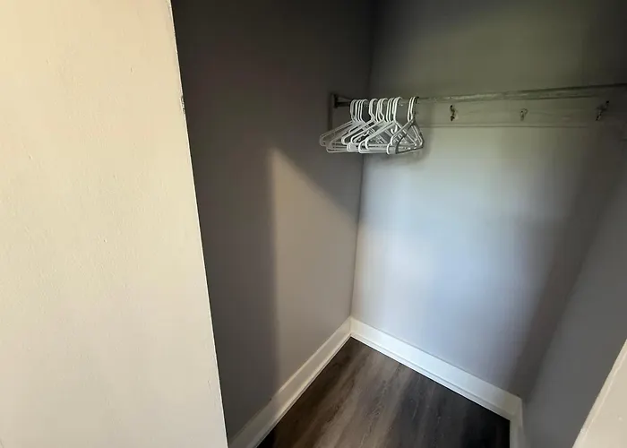 Beautiful Near Downtwon - Free Parking!