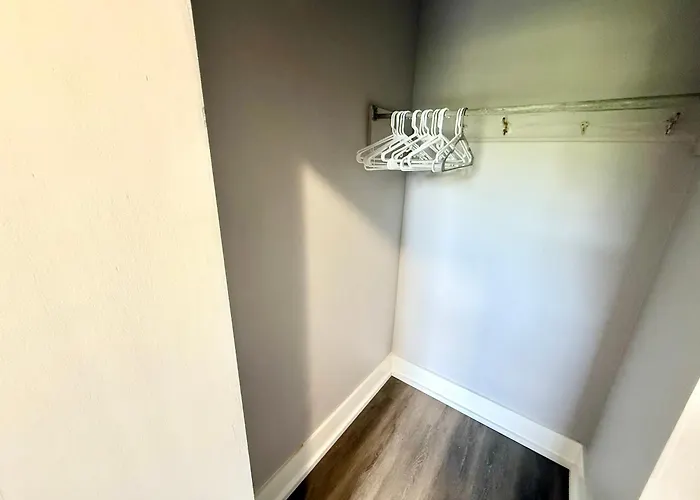 Beautiful Near Downtwon - Free Parking! *